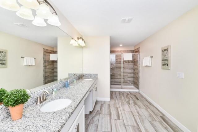 Spacious 5 Bed Pool Home with Game Room home - image 22