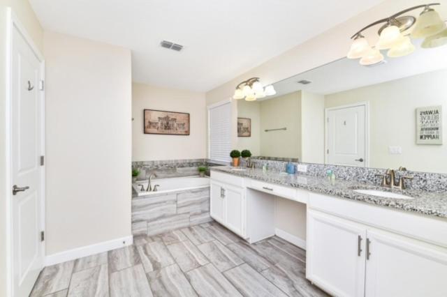 Spacious 5 Bed Pool Home with Game Room home - image 5