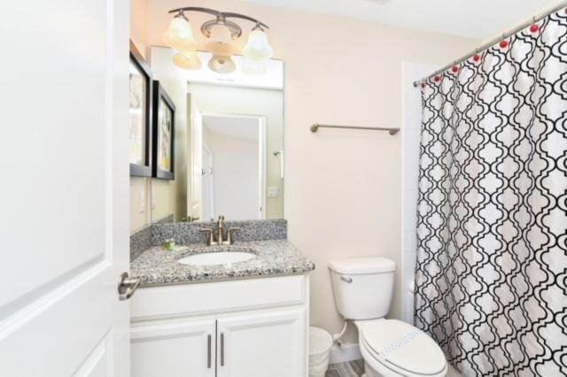 Spacious 5 Bed Pool Home with Game Room home - image 4