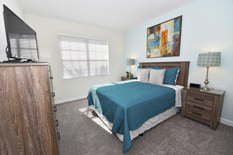 Spacious 5 Bed Pool Home with Game Room home - image 16