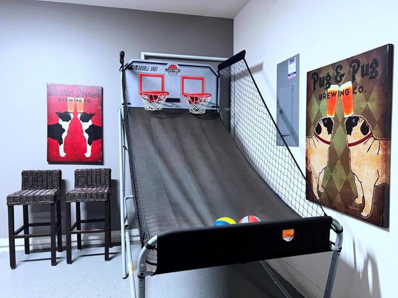 Cozy Family Friendly Pool Home with Game Room home - image 17