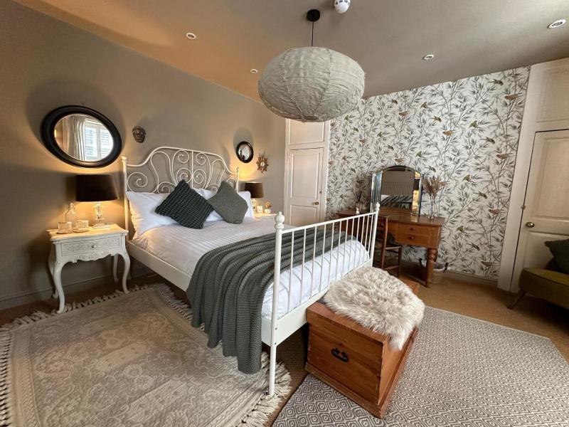 Deluxe Double Room with Castle View - Non Pet Friendly image 1