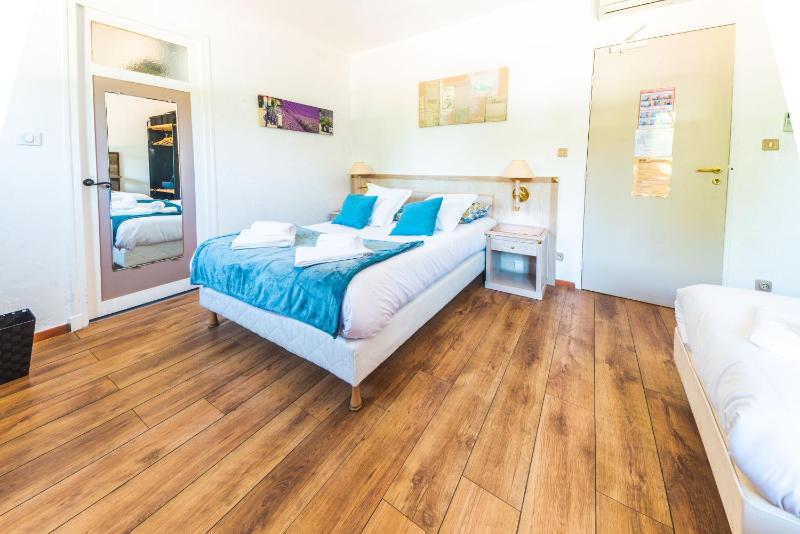 Quadruple Room with Garden View image 1