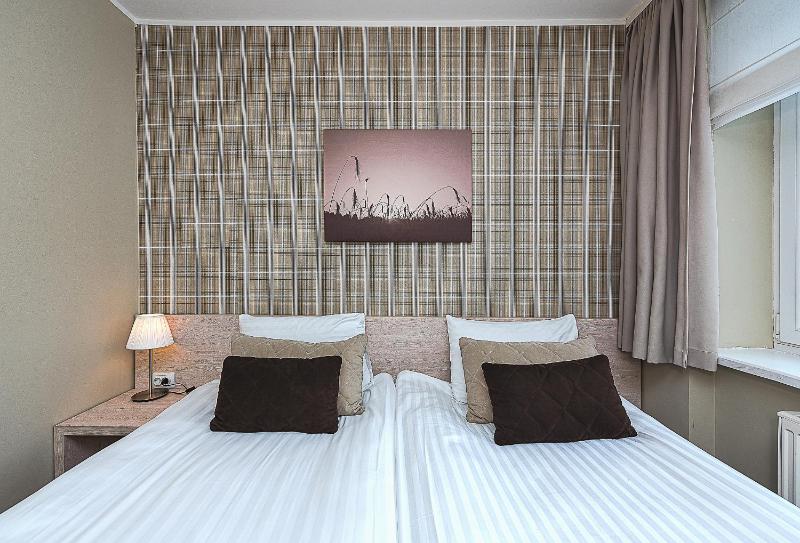 Two-bedroom Suite with Living Room and Spa Access image 1