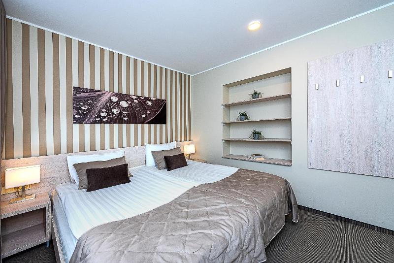 Two-bedroom Suite with Living Room, Kitchenette and Spa Access image 1