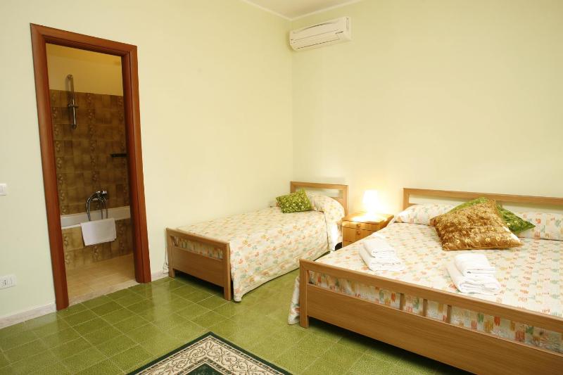 Triple Room image 3