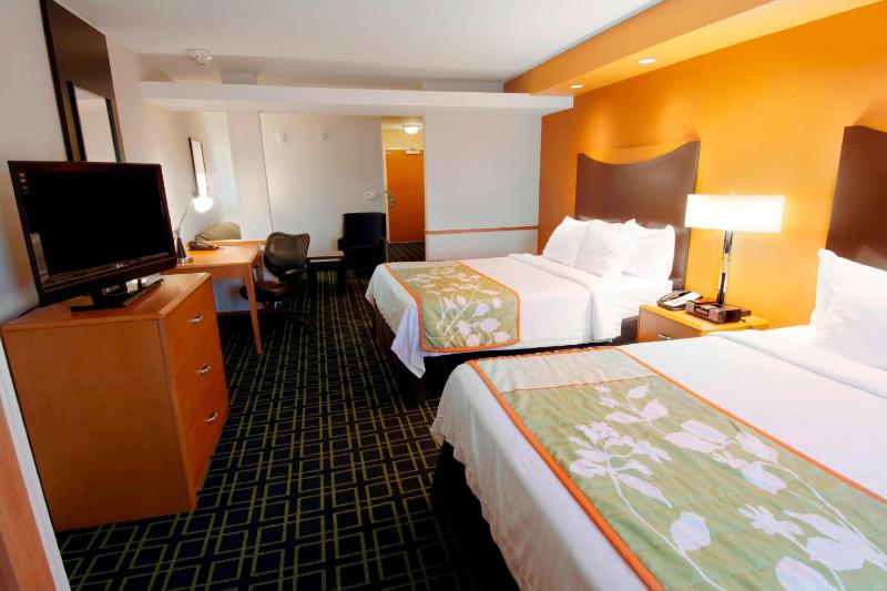 Queen Studio with Two Queen Beds and Sofa Bed image 3