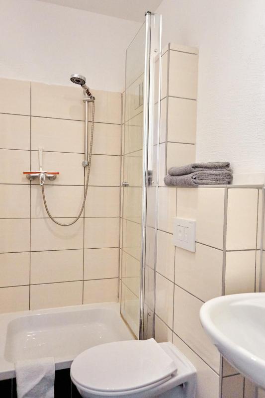 Single Room with Shower image 4