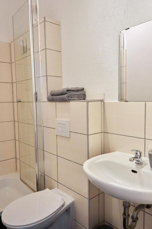 Single Room with Shower image 2