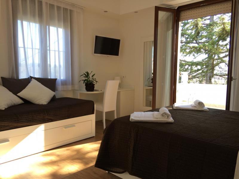 Standard Double Room image 4
