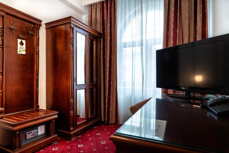 Standard Single Room - No Elevator image 3