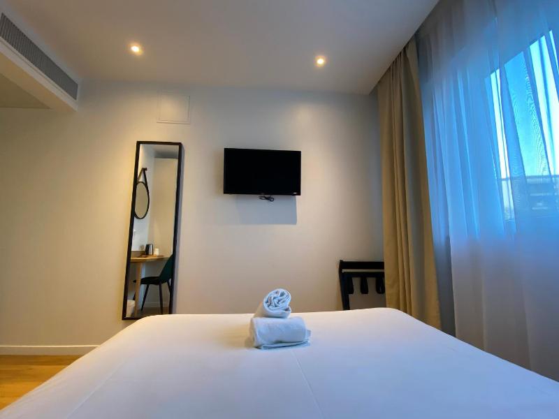 Double Room image 2