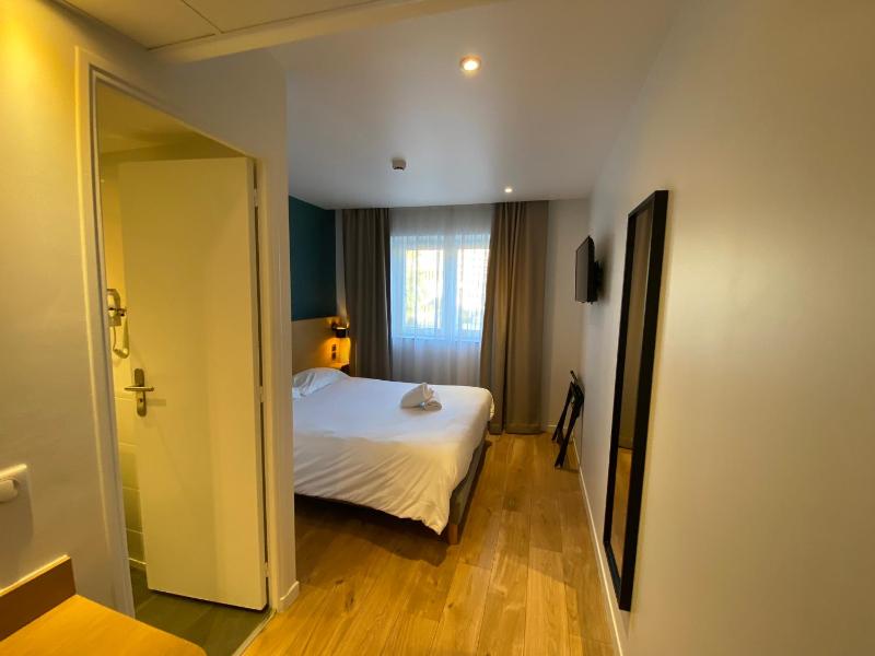 Double Room image 3