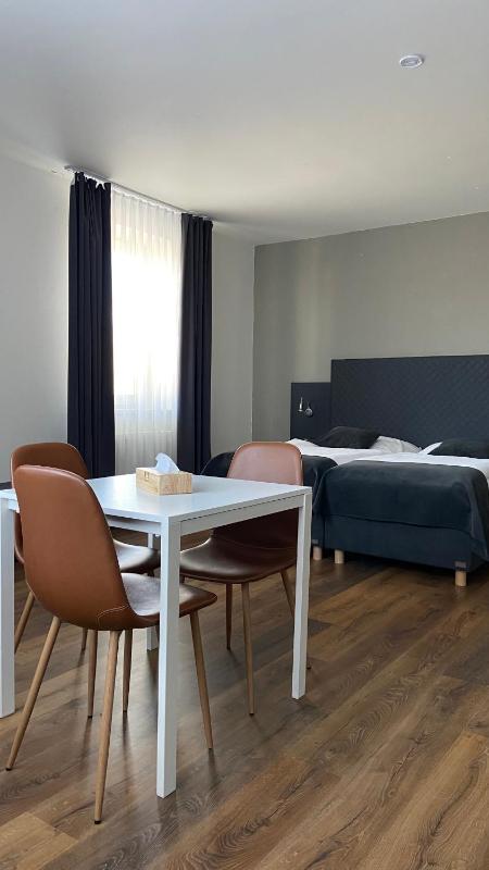 Standard Triple Room image 4