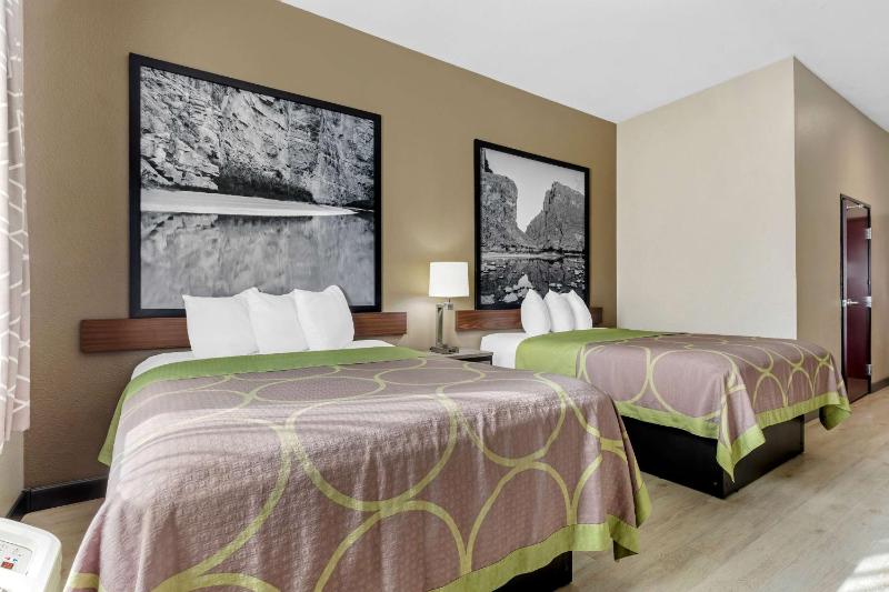 Queen Room with Two Queen Beds and Bath Tub - Mobility/Hearing Accessible - Non-Smoking image 3