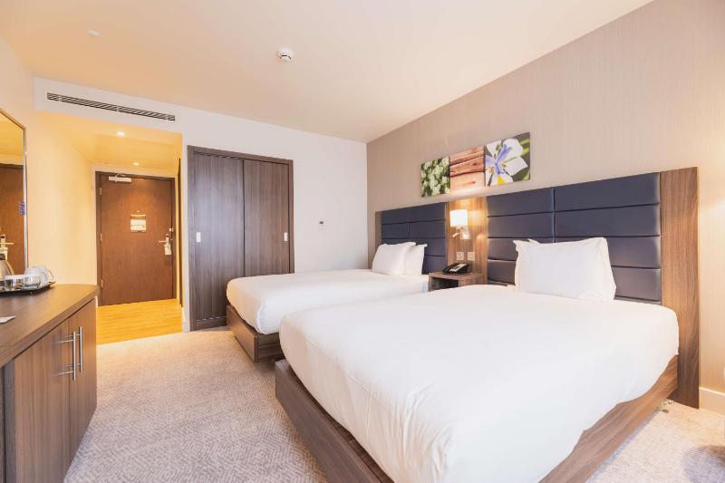 Twin Room image 1