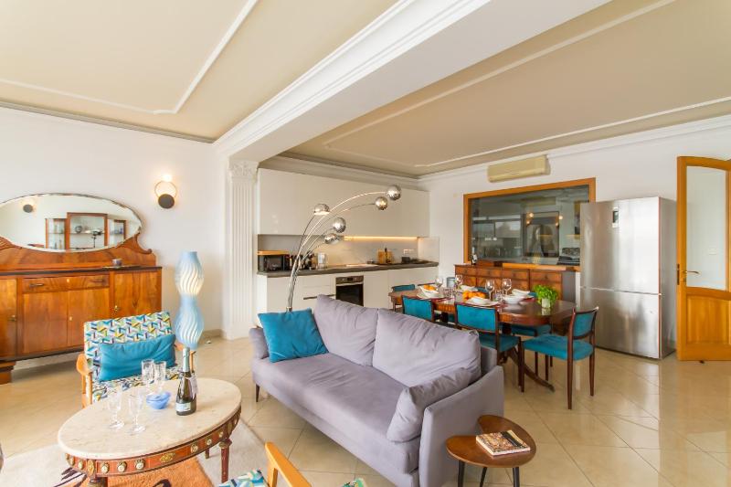 A Magnificent Sunny Seafront Apart Sliema - Happy Rentals - image 7