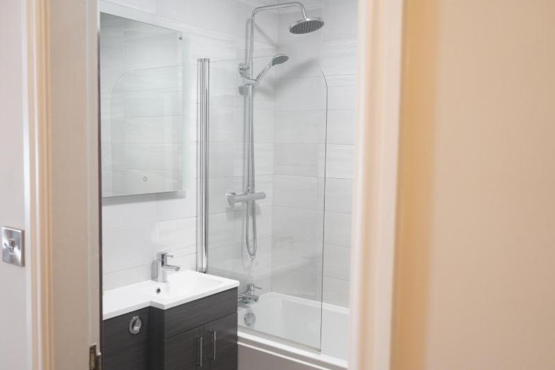 Twin Room image 3