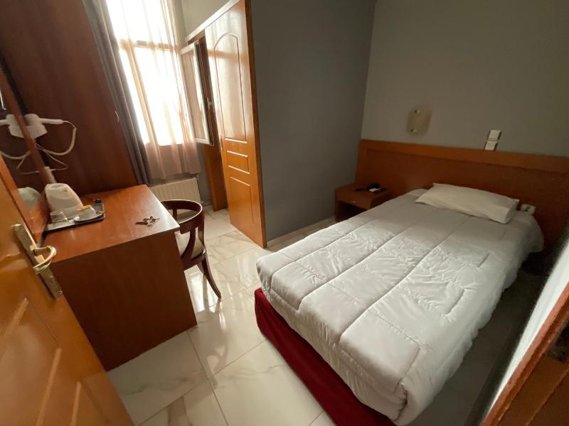 Single Room image 3