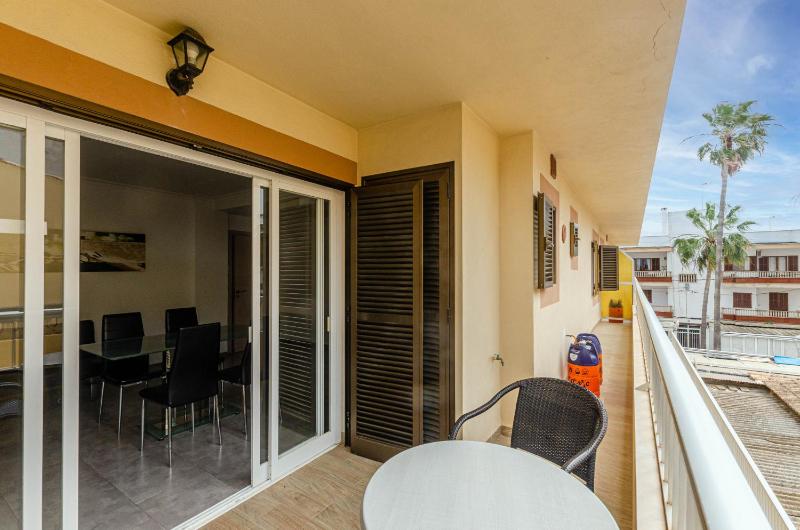 One-Bedroom Apartment image 3