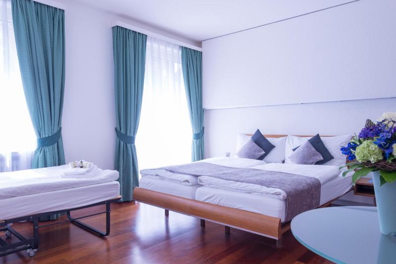 Standard Triple Room image 1