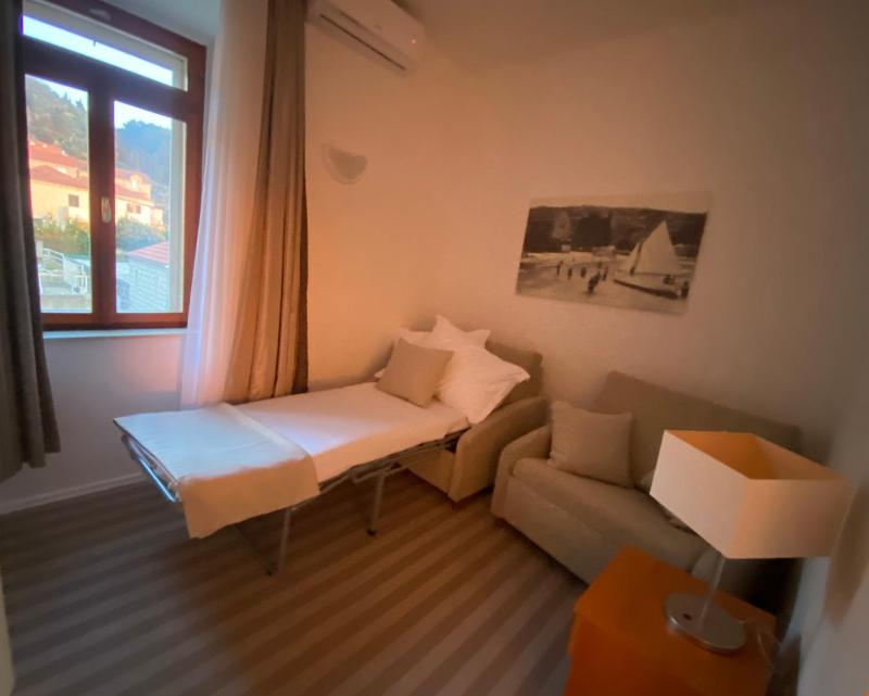 One-Bedroom Apartment with Sea View image 3