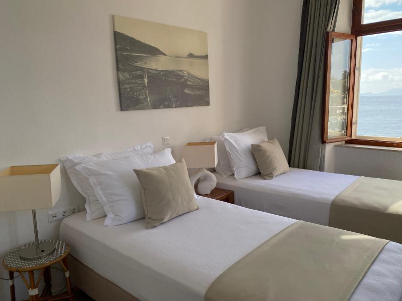 One-Bedroom Apartment with Sea View image 2