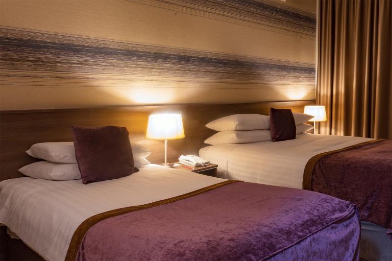 Twin Room image 2