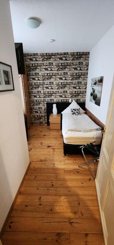 Single Room image 4