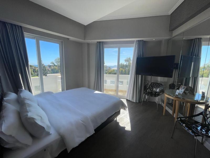 Double Room with Sea View image 1