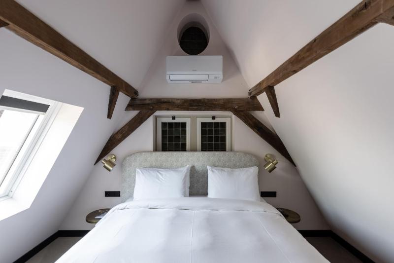 Deluxe Double Room image 4