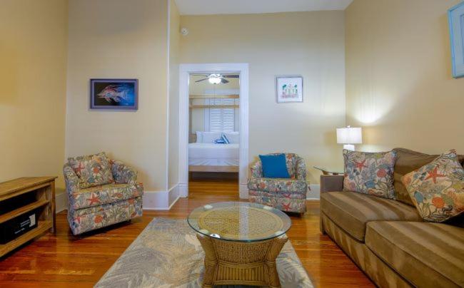 Queen Room with Sofa Bed ( Sailfish)  image 3