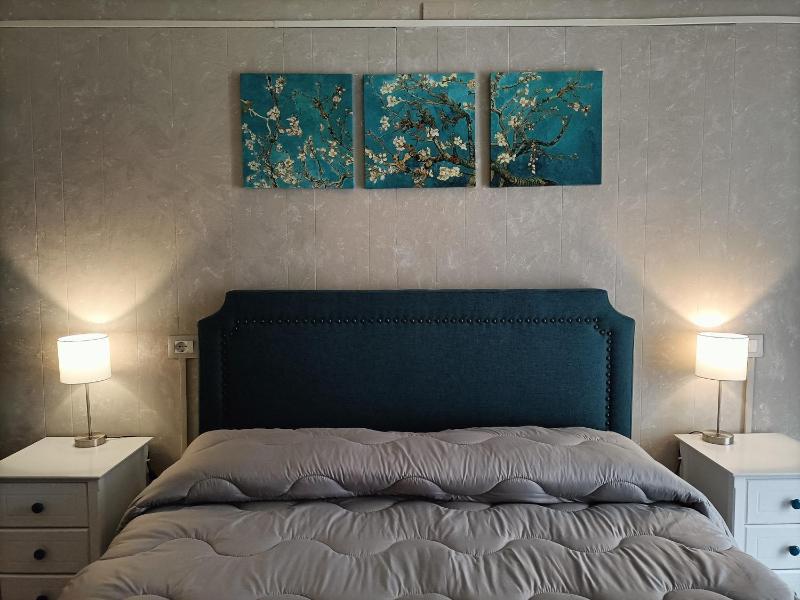 Standard Double Room with Shared Bathroom image 4