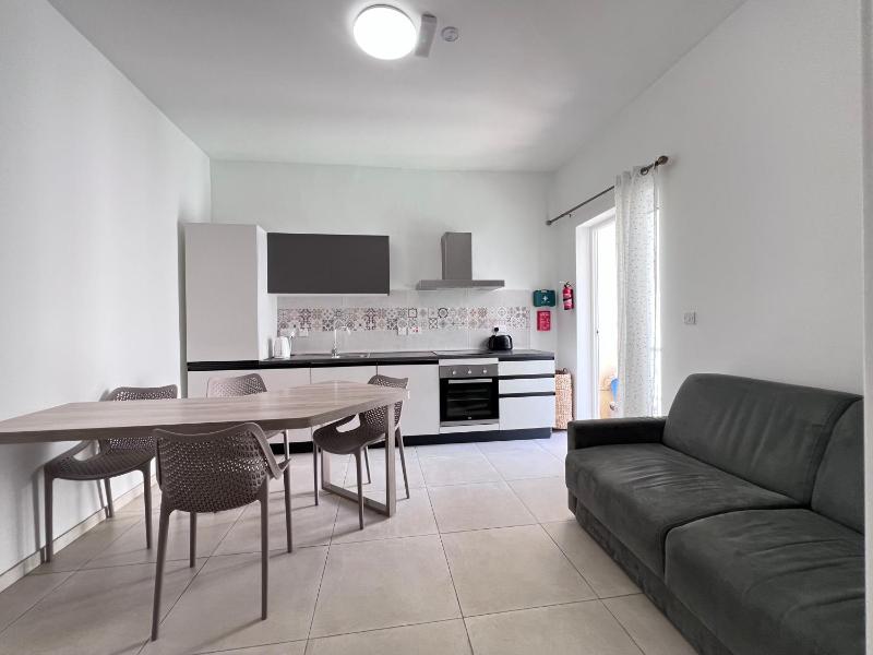 Sunshine Court Apartment No 3 - image 1