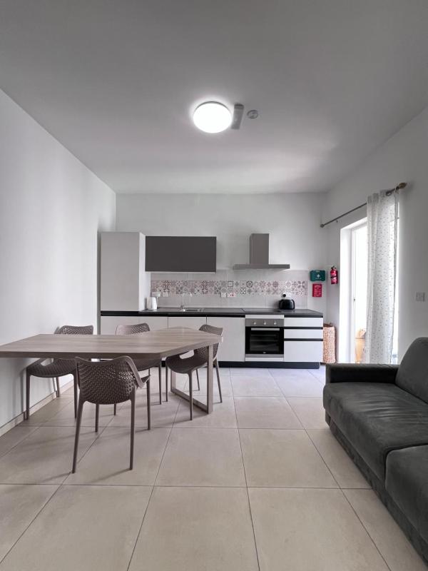 Sunshine Court Apartment No 3 - image 3