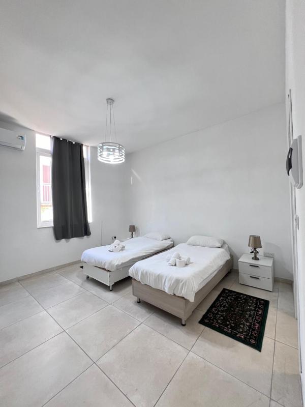 Sunshine Court Apartment No 3 - image 11