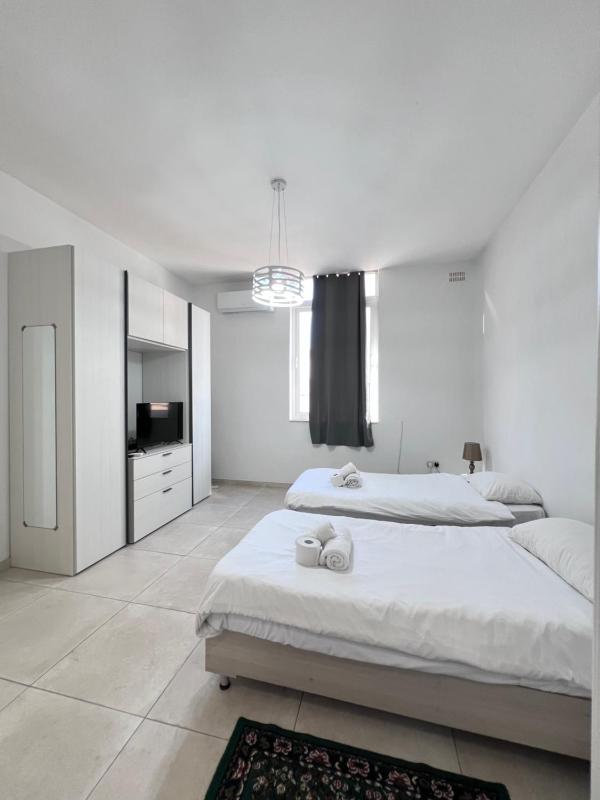 Sunshine Court Apartment No 3 - image 9