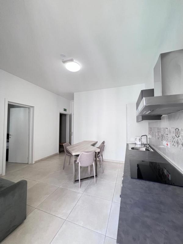Sunshine Court Apartment No 3 - image 10
