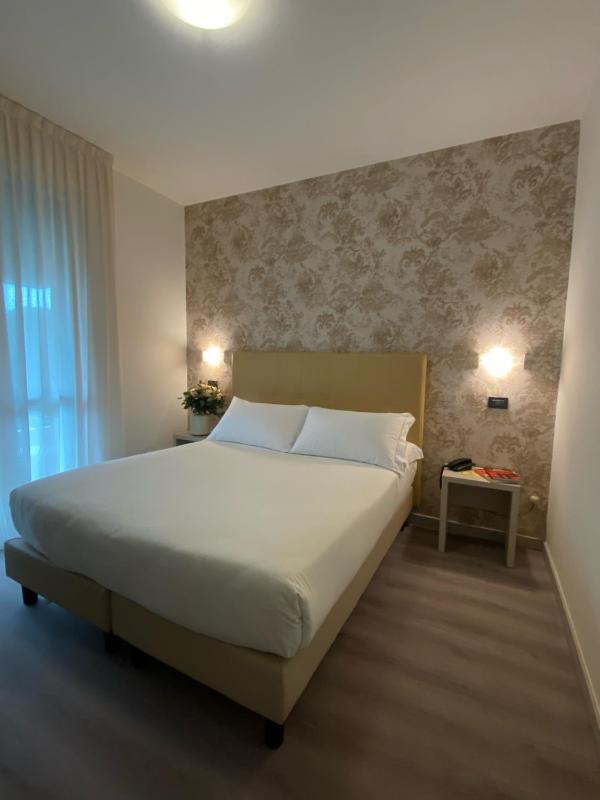 Superior Double or Twin Room with Balcony image 3