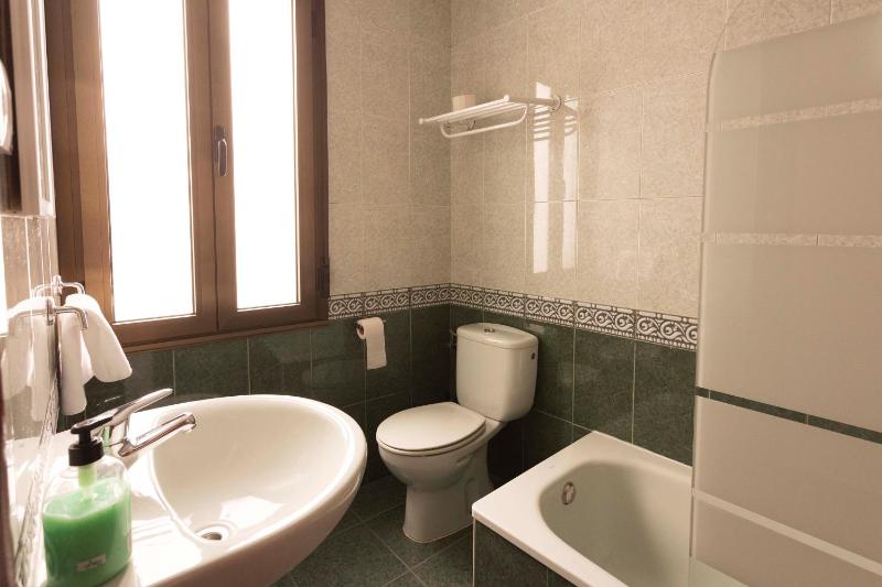 Green Hostel Oviedo - image 35