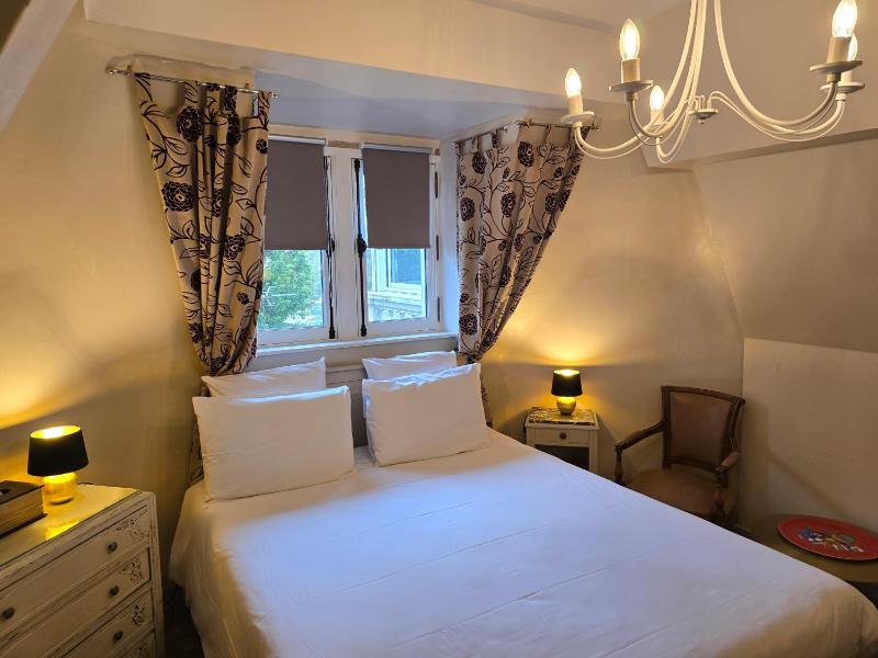 Classic Double Room image 1