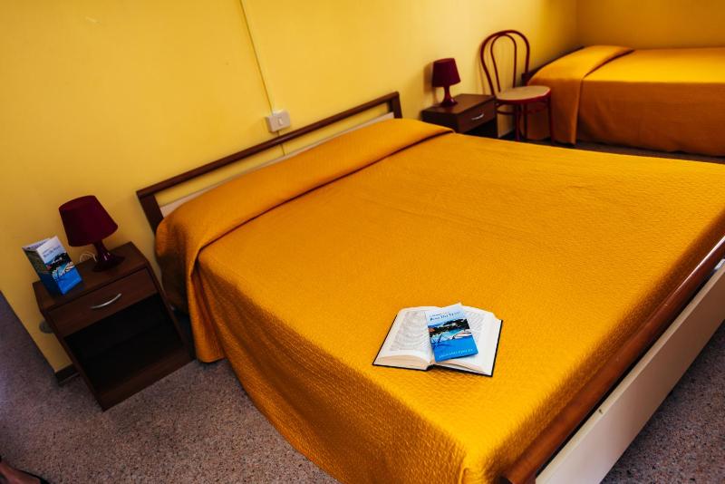 Double Room with Extra Bed image 3