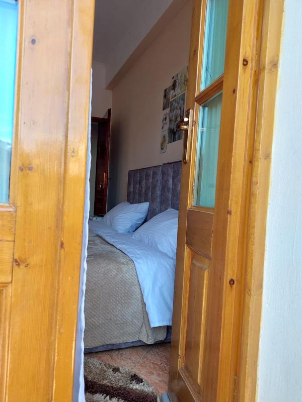 Godard Apartments - image 6