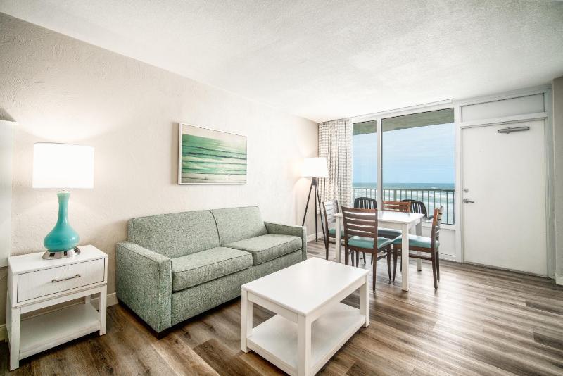 Family Suite with Oceanfront View image 3