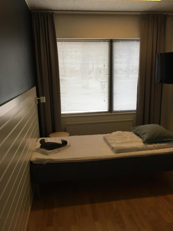 Economy Single Room with Shared Bathroom image 3