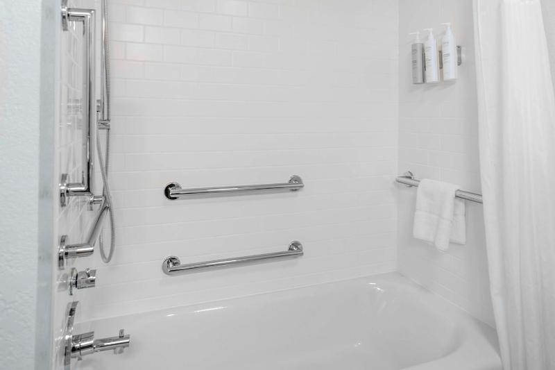 Hampton Inn Sarasota-I-75 Bee Ridge - image 13