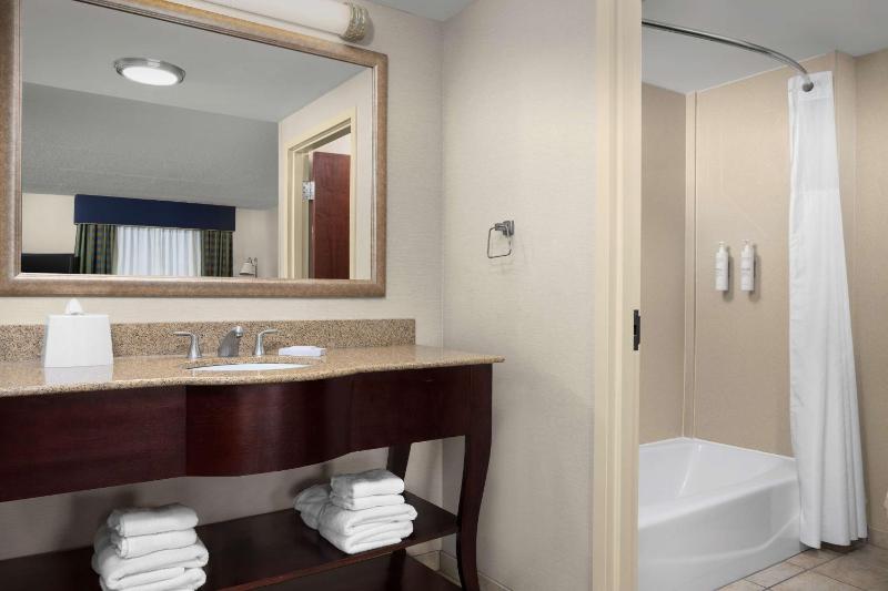 Room with Two Queen Beds - Non-Smoking image 2