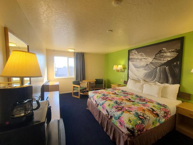 King Room image 3