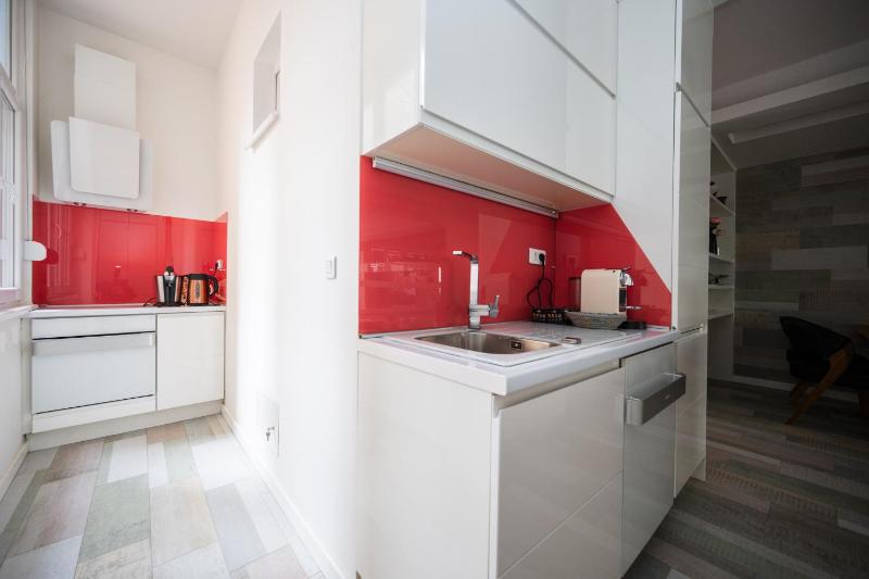Modern Stay in the City Center - image 8
