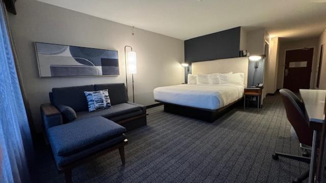 King Room image 2
